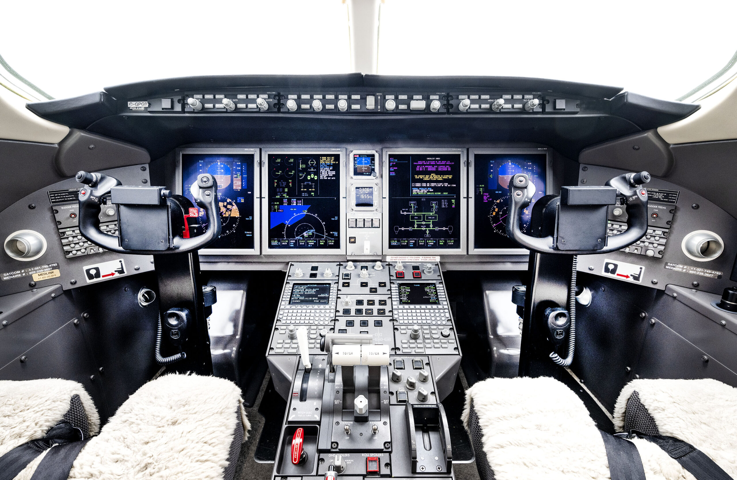 cockpit private jet CL 300 for sale
